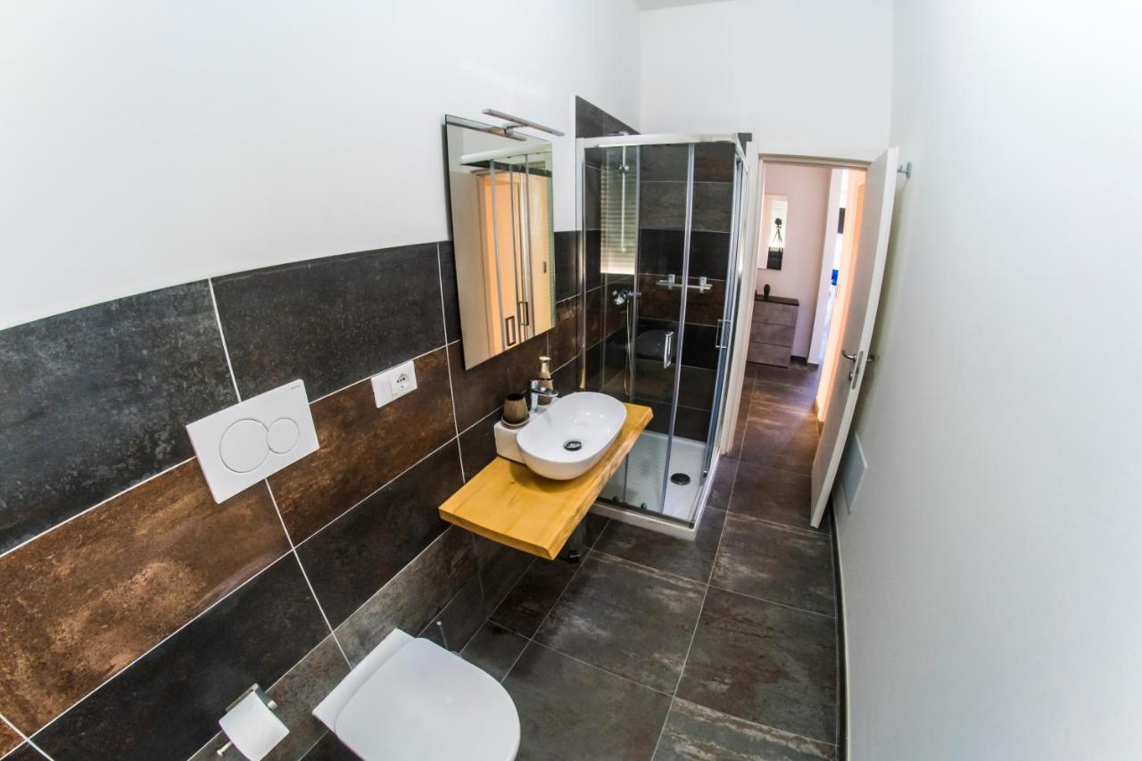 4 Balconi Rooms-Elements B&B Lecce Exteriör bild